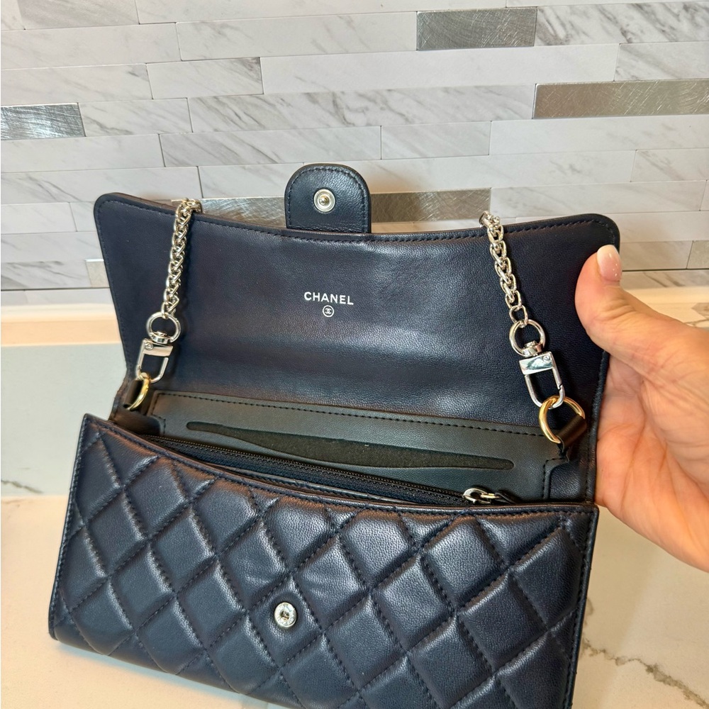 CHANEL Navy Blue Quilted Lambskin Classic Flap Wallet Silver CC - Picture 12 of 16